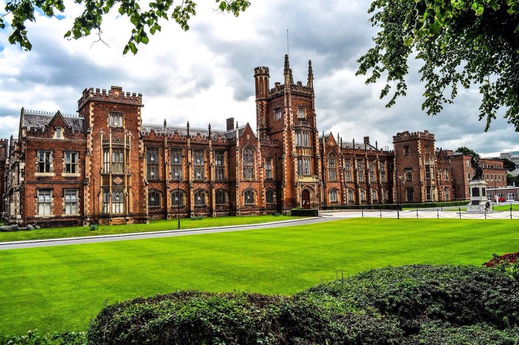 How to Choose the Right University for Studying Abroad: A Complete Guide for International Students